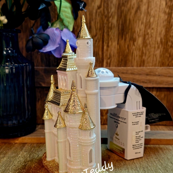 Bath & Body Works Disney Princess Castle Projector Wallflowers Fragrance Plug-in - Picture 2 of 6
